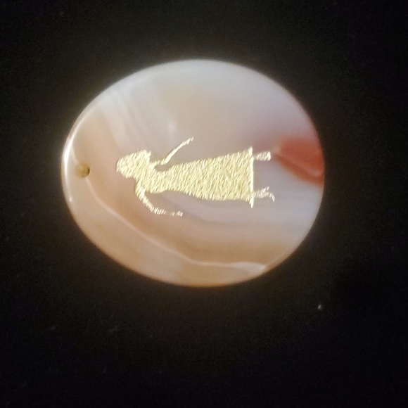 New Hand Carved Virgo Red Onyx Agate Oval Pendant Amulet. - Picture 13 of 13